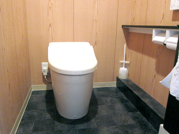 施工事例 こだわりのプランを現実にトイレは温かみのあるシックな空間に After