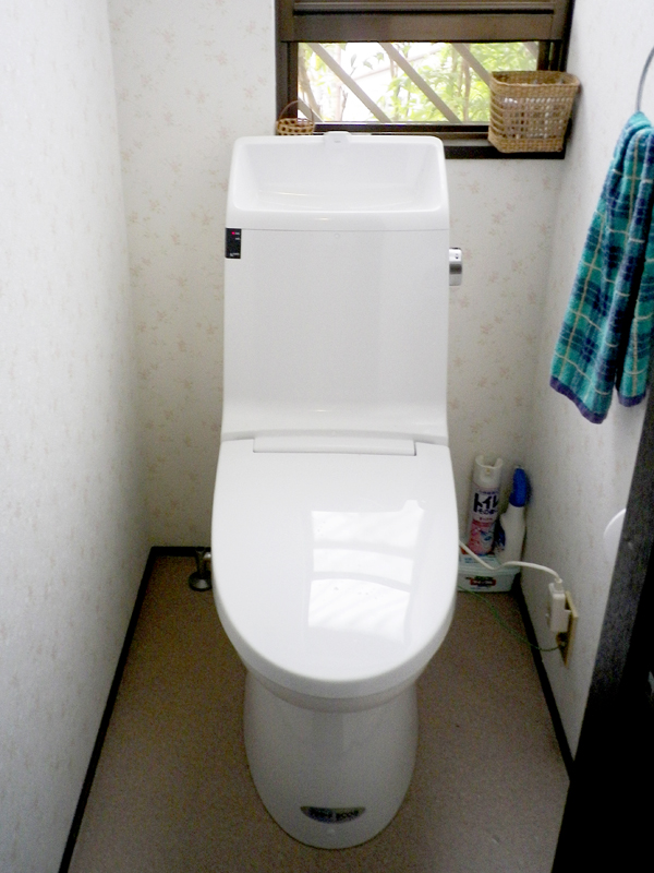 施工事例 30年目のトイレを大胆リフォーム明るく清潔な老後の暮らしへ After