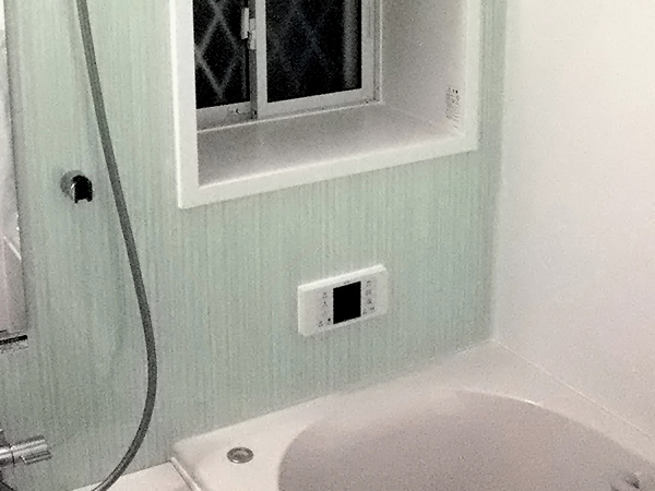 施工事例 寒い在来浴室を温かいシステムバスへ。窓も小さくしてさらに保温性アップ After