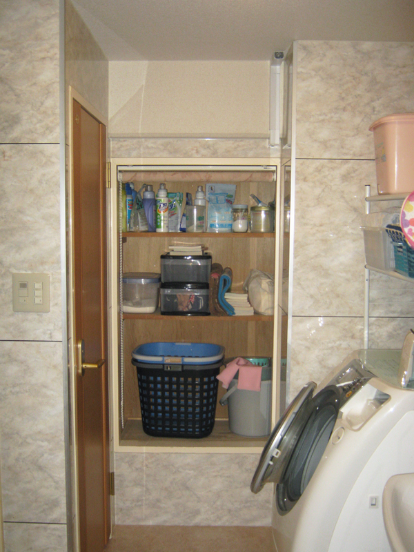 施工事例 洗面化粧台と造作収納でファミリーの洗面用品をまるっと収納 Before2