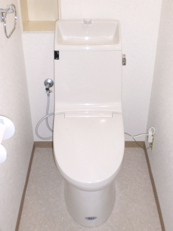 施工事例 全体的に劣化したトイレ空間を一新。トイレも換気扇もまるっとリフォーム After