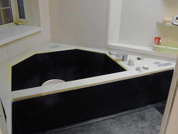 施工事例 デザイン重視が過ぎるお風呂を使い勝手のよい明るいお風呂へ Before