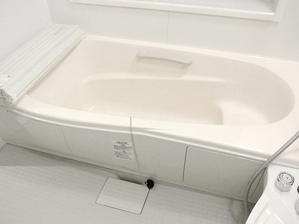 施工事例 デザイン重視が過ぎるお風呂を使い勝手のよい明るいお風呂へ After2