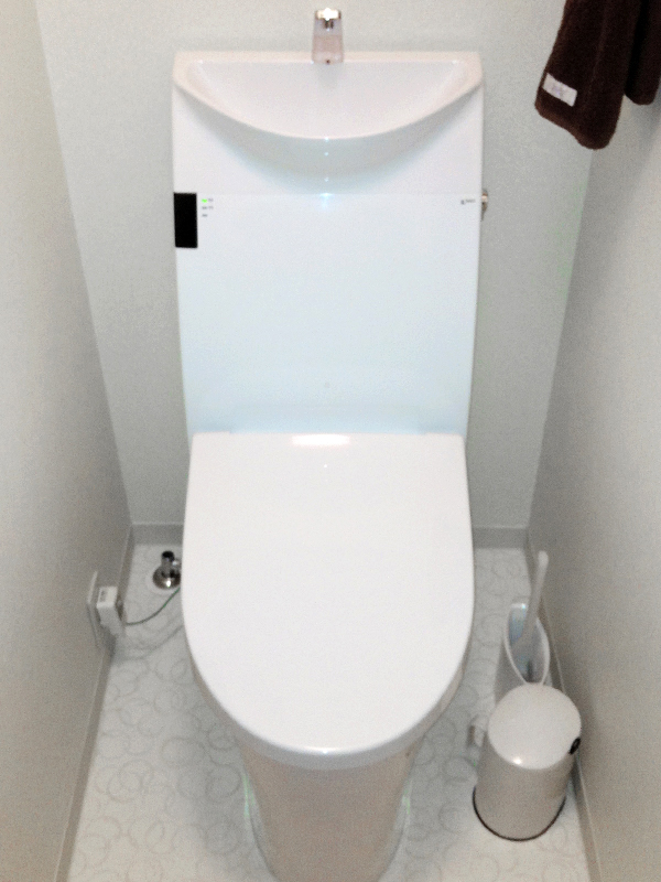 施工事例 トイレの寿命で水漏れが…至急対応の交換リフォーム After
