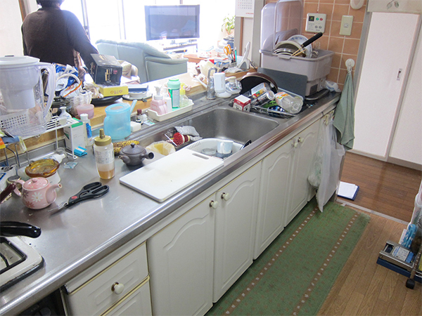 施工事例 息子夫婦が住む時に備えて 機能的で開放的なキッチンに Before