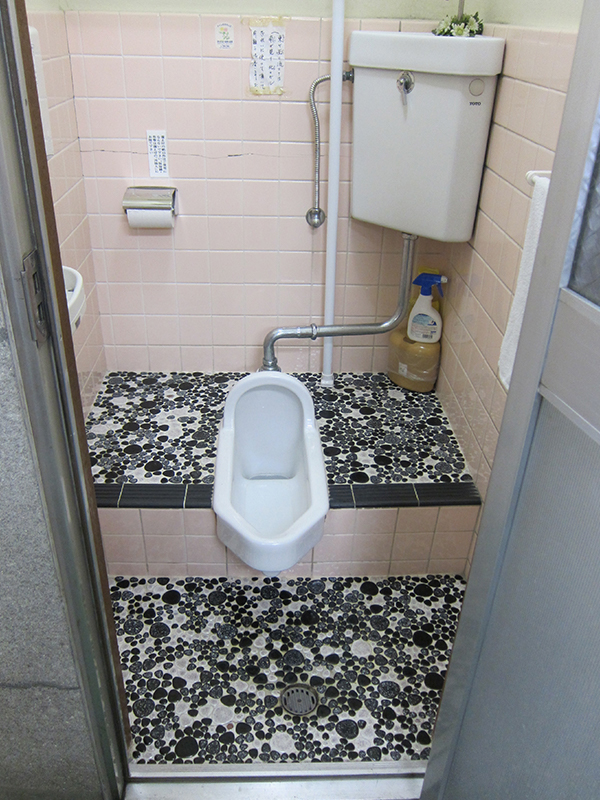 施工事例 事務所の和式トイレを洋式トイレにバリアフリーリフォーム Before