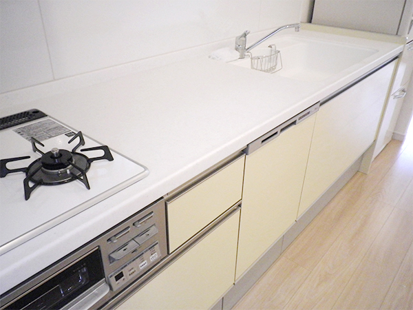 施工事例 シンプル・機能性を重視してすっきりと温かみのあるキッチンへ After2