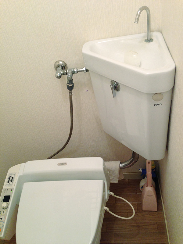 施工事例 マンションリモデル用便器でトイレの足元スペースを確保 Before