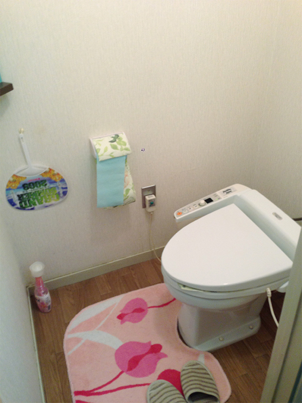 施工事例 マンションリモデル用便器でトイレの足元スペースを確保 Before2