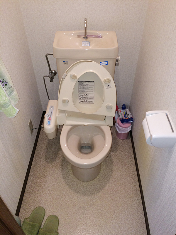 施工事例 便器の故障で緊急対応すっきり清潔なトイレ空間へ Before