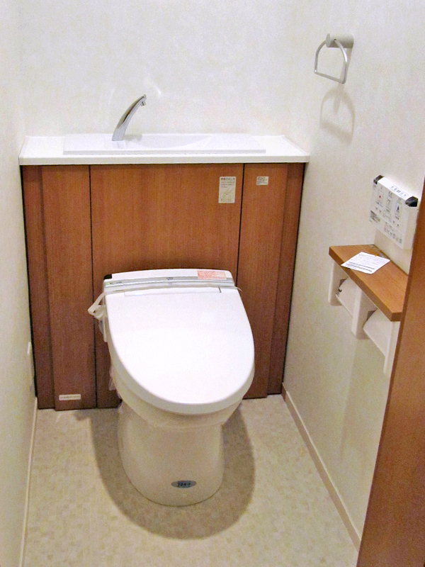 施工事例 デザイン性と実用性のあるトイレを 統一感のある中古マンションリフォーム After