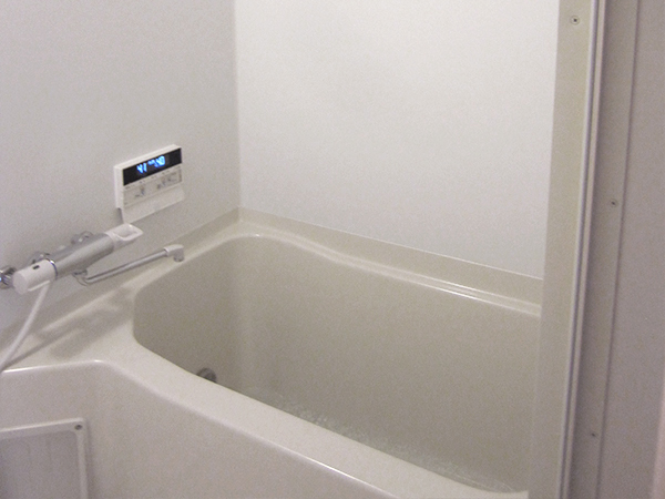 施工事例 時代遅れな浴室を刷新。必要な機能がそろったユニットバスへ After