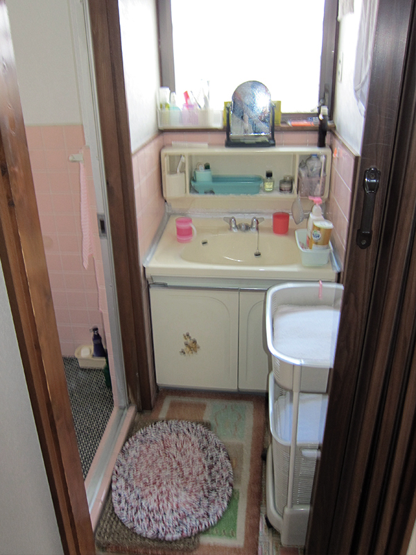 施工事例 脱衣所を新設してスムーズな入浴を 1階事務所の住居化リフォーム Before