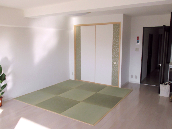 施工事例 琉球畳とアジアンなクロスで 和モダンなリビングが完成 After2