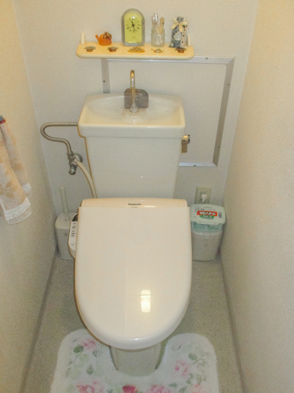 施工事例 居住24年目のトータルリフォームスリムなトイレで空間にゆとりを Before
