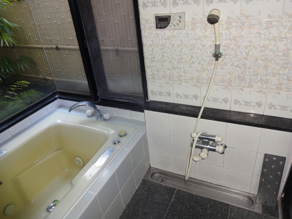 施工事例 水廻り中心のトータルリフォーム シックなバスルームで半身浴を Before