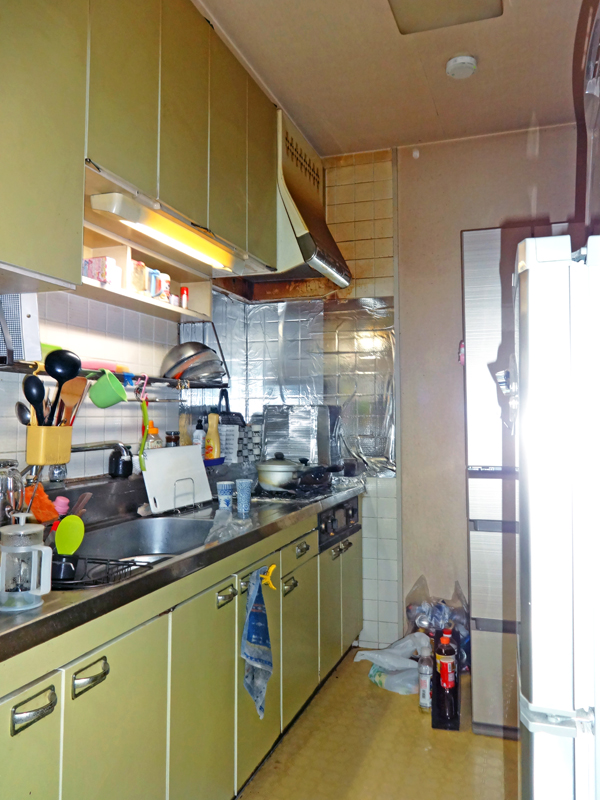 施工事例 キッチンにも「家具」の目線を扉柄が決め手のキッチンリフォーム Before
