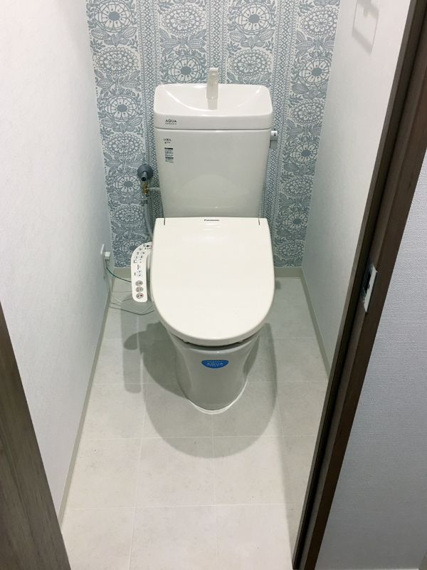 施工事例 壁紙クロスをアクセントにしてトイレ空間に高級感を After