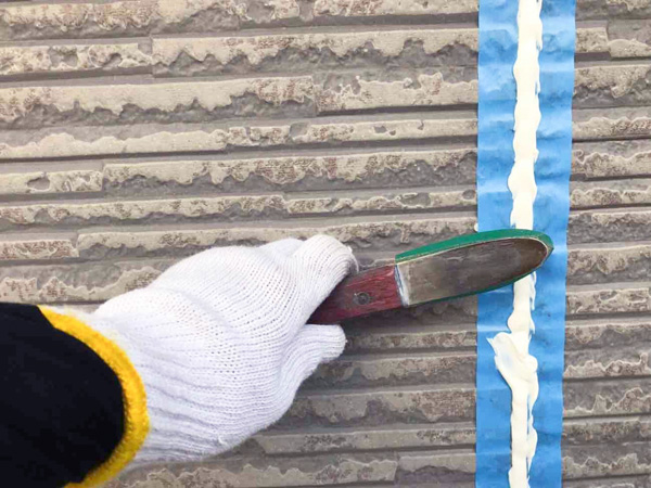 施工事例 摂津市千里丘 T様邸 屋根・外壁塗装 目地シーリング 充填・ならし