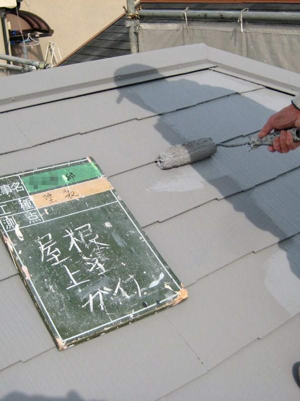 施工事例 吹田市千里丘中 M様邸 屋根・外壁塗装 屋根塗装 ガイナ上塗り