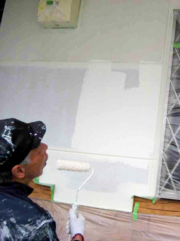 施工事例 吹田市泉町 E様邸 屋根・外壁メンテナンス塗装 外壁中塗り プレミアムシリコン