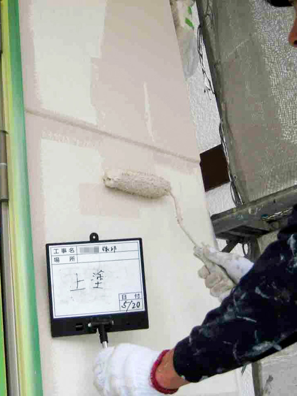 施工事例 吹田市泉町 E様邸 屋根・外壁メンテナンス塗装 外壁上塗り01 プレミアムシリコン
