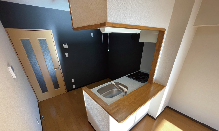 ダークトーン(黒、濃いグレーなど)