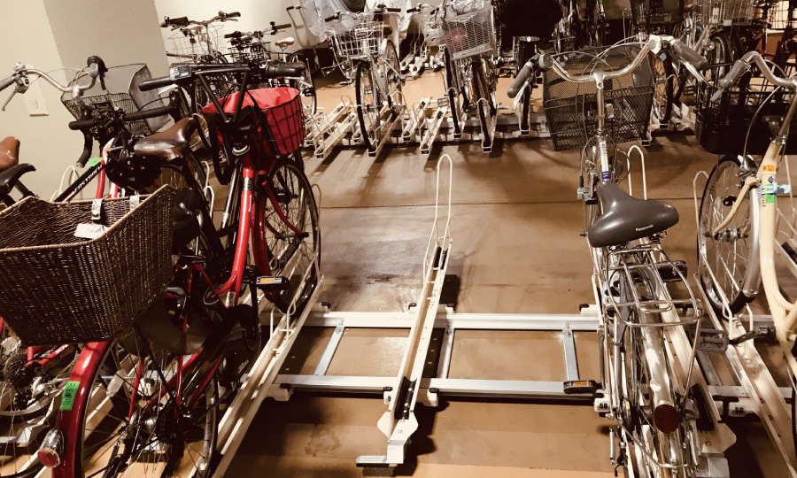 車や自転車を持つ場合の「駐車場・駐輪場代」