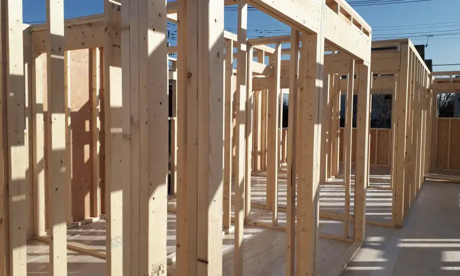 木造壁式工法(ツーバイフォー)――「面」で守る北米の合理性