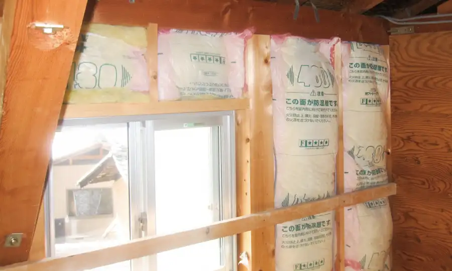 断熱材の種類と選び方：繊維系からプラスチック系まで