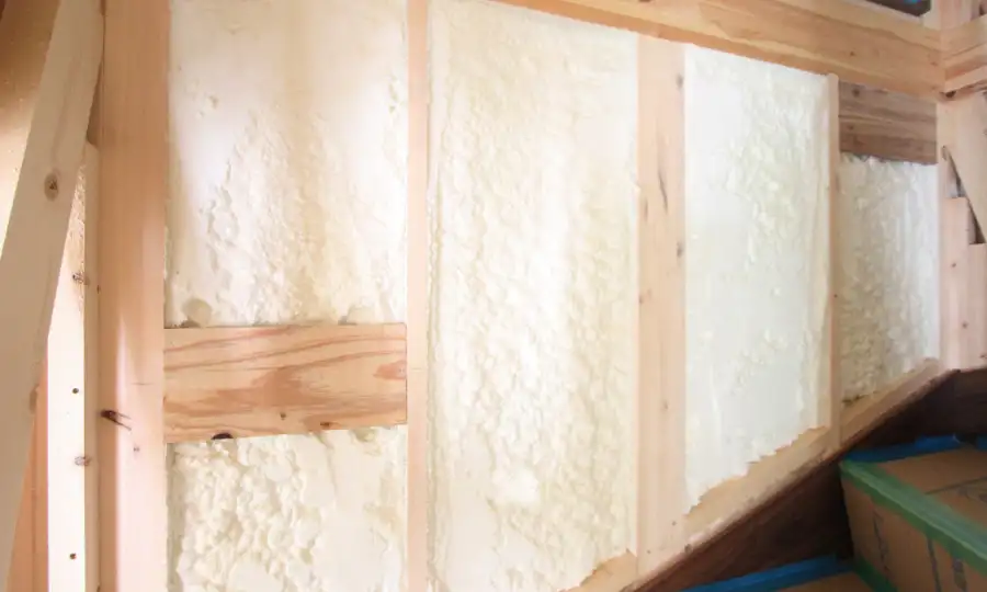 断熱工法の種類：充填断熱vs外断熱