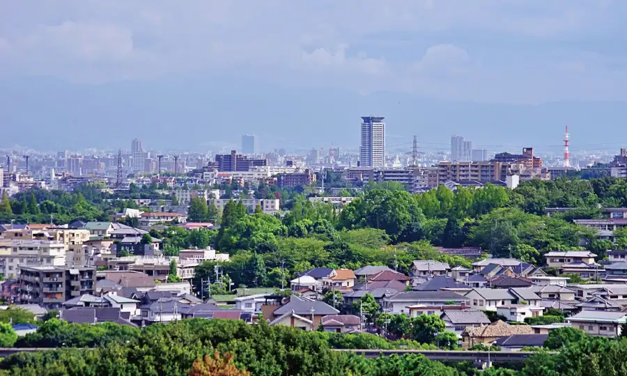 街全体が「庭」のような住環境：商業と自然の調和